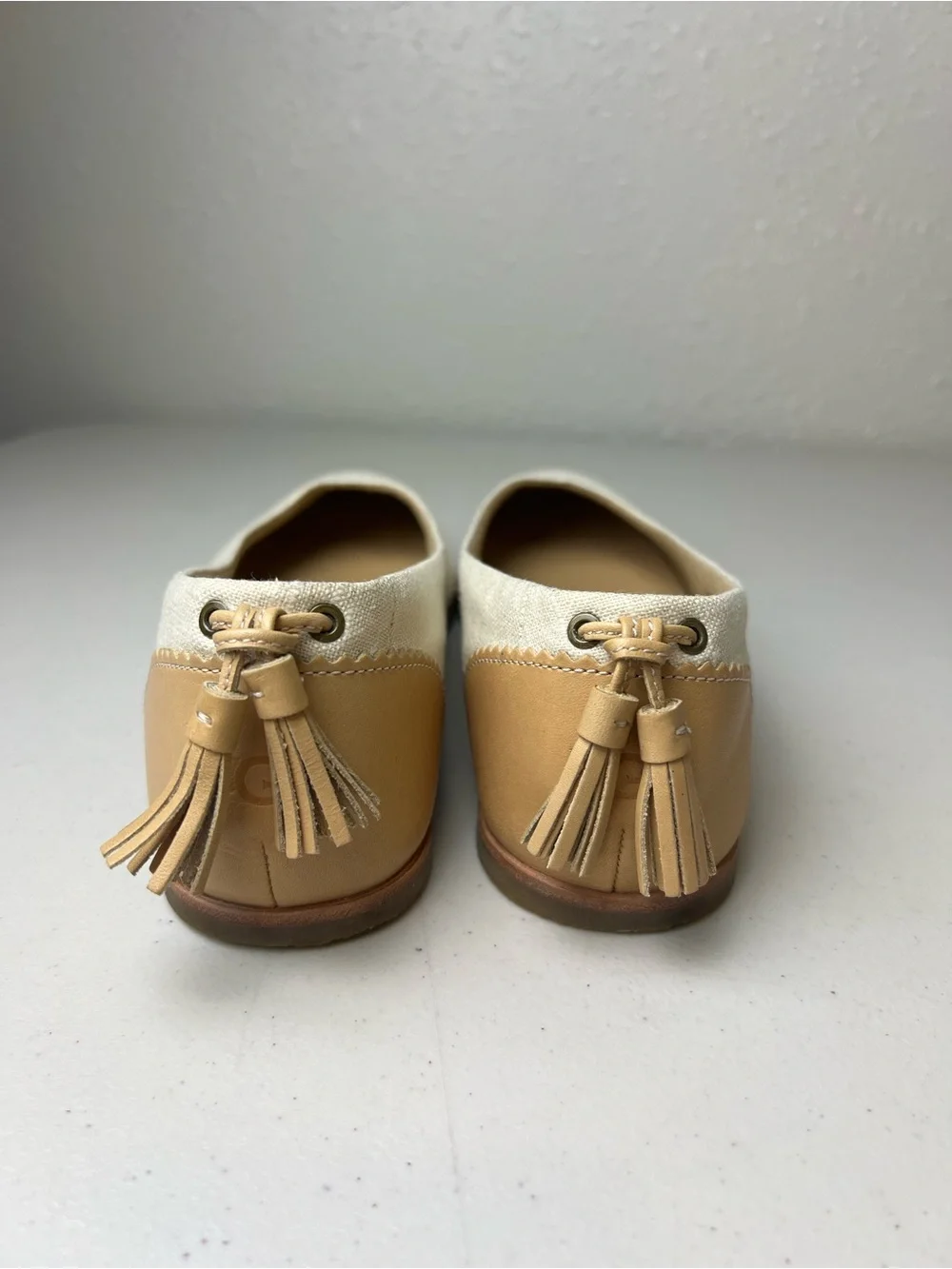 Ugg Mesa Tassel Cream Size 9.5 Flats Flat Shoes
